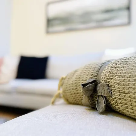 아파트 Bright & Modern Scandinavian Attic In Center