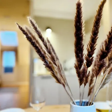 Апартаменты Bright & Modern Scandinavian Attic In Center Хельсинки