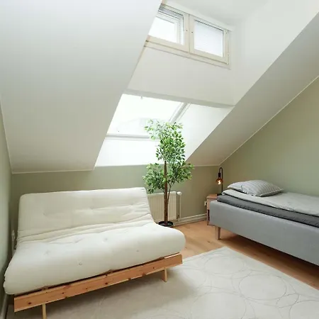 Апартаменты Bright & Modern Scandinavian Attic In Center