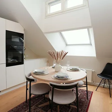 Апартаменты Bright & Modern Scandinavian Attic In Center *
