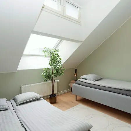 아파트 Bright & Modern Scandinavian Attic In Center